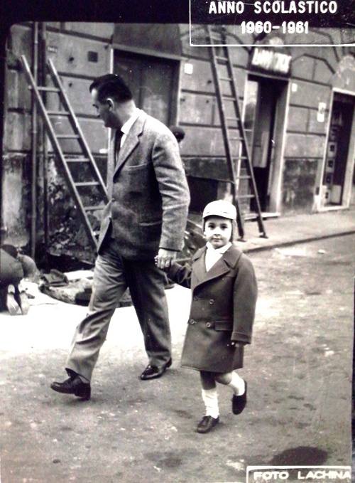 Mio papà Paolo (già granatiere di Sardegna, poi Ufficiale della Municipale VVUU Genova) che mi accompagna all'asilo di Piazza Manzoni.. mi sentivo forte nella mano sua... (Roberto Bobbio)